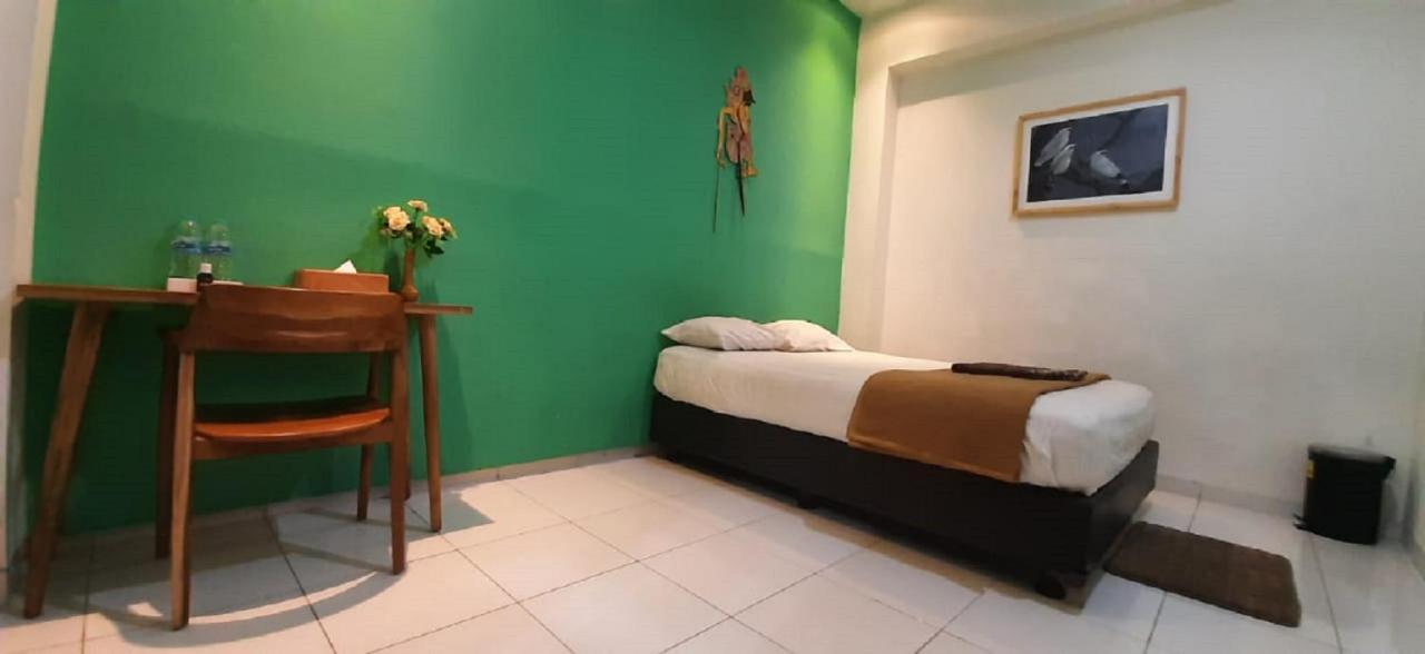 The Cabin Tugu Hostel Γιογκιακάρτα Εξωτερικό φωτογραφία