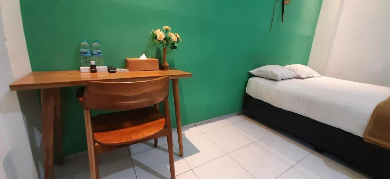 The Cabin Tugu Hostel Γιογκιακάρτα Εξωτερικό φωτογραφία